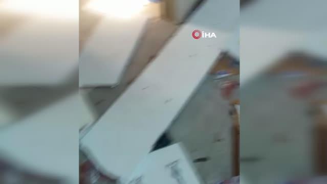 18 kırmızı kartın çıktığı maçta, soyunma odası tanınmaz hale geldi