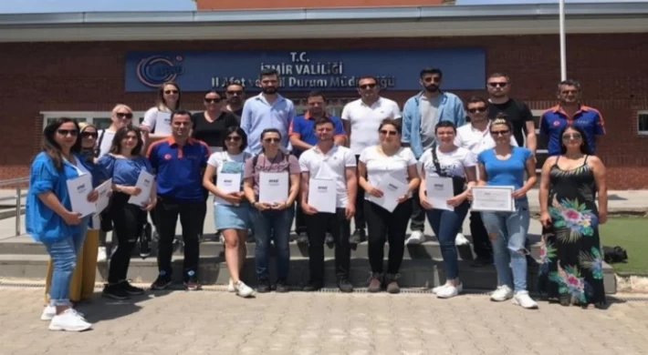 İzmir’de Narlıdere personel ’AFAD gönüllüsü’ oldu