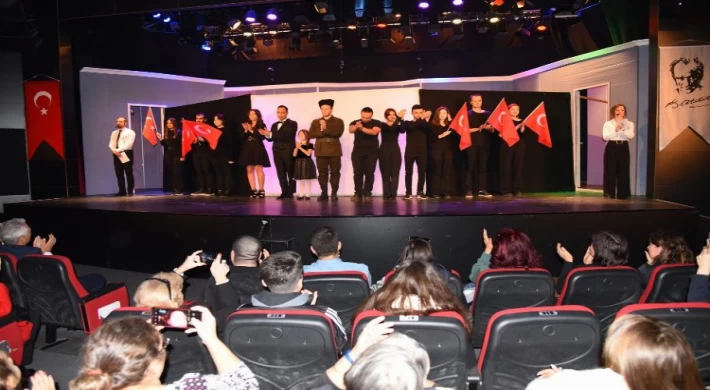 Manisa Şehir Tiyatrosu, Bursa’daki ’Son Balo’yu sahneledi