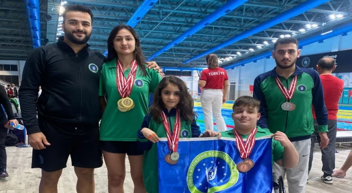Bursalı yüzücülerden Konya’da 3 rekor, 15 madalya