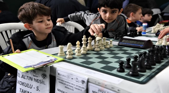 Bursa Osmangazi’de minik satranççılar şampiyonluk için yarıştı
