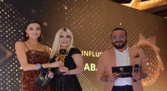 Zeynep Odabaşoğlu’na ’Yılın Kadın Influencer’ ödülü