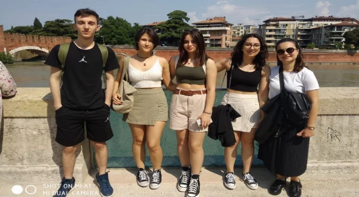 Manisalı gençler İtalya’da Türkiye’yi temsil ettiler