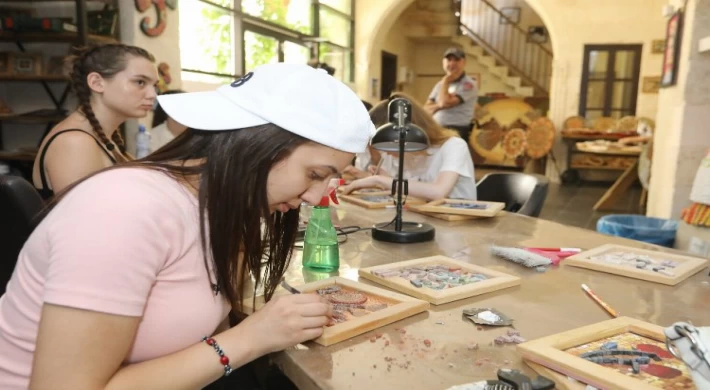 Gaziantep’te mozaik sanatının inceliklerini öğreniyorlar