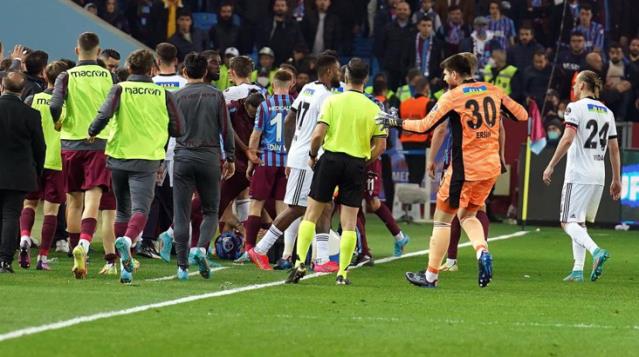 Kural hatası mı yapıldı? Trabzonspor-Beşiktaş maçı geçersiz sayılabilir
