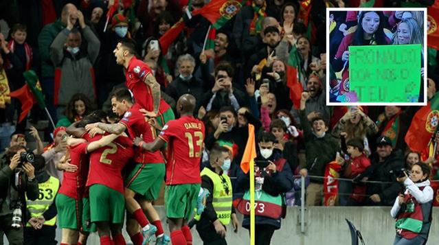 Portekiz maçına damga vuran pankart! İki kadın taraftar Ronaldo'nun spermlerini istedi