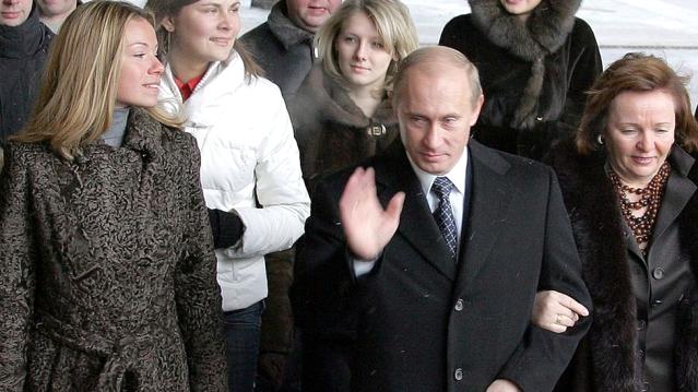 Putin'in kızları ve ailesi hakkında neler biliniyor?