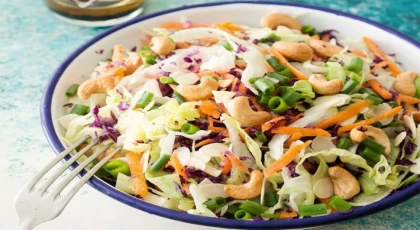Kaju Fıstıklı Ve Soya Soslu Marul Salatası