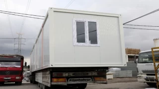 Kocaeli, Sahra Hastanesi için konteynerleri Hatay’a gönderiyor