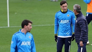 Fenerbahçe'de ortalık yangın yeri! Mesut Özil, İsmail Kartal'a Almanca küfürler savurdu