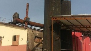 İzmir'de kaçak akaryakıt üretiminde kullanılan 700 litre atık yağ ele geçirildi