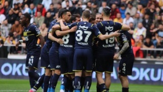 Kanarya farka koştu! Fenerbahçe, Kayserispor'u 3-0'lık skorla geçti